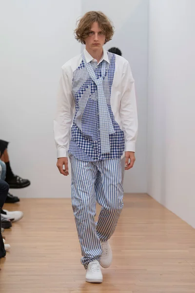 Look 25